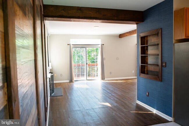 Building Photo - 102 Thomas Ln