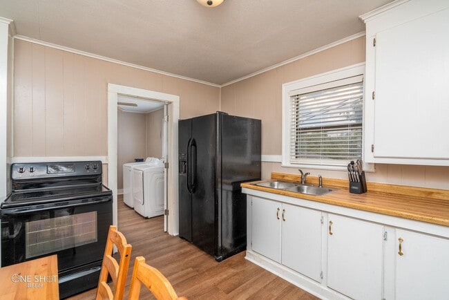 Building Photo - 642 Beech St