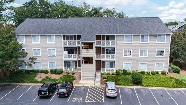 Building Photo - 220 Elm St
