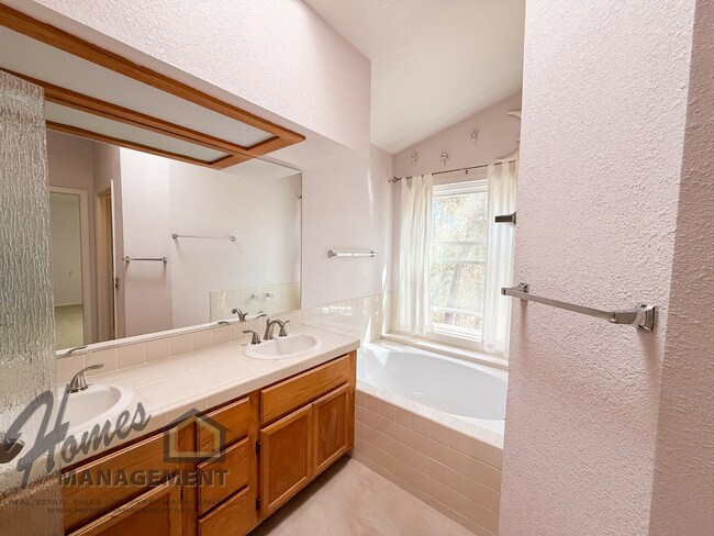 Building Photo - Homes Management - Escondido Home