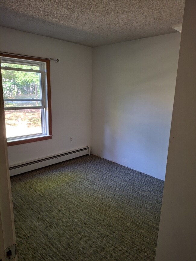 Building Photo - 39 Pine Grove Ave