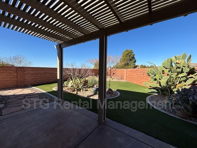 Building Photo - 530 S Coral Cv