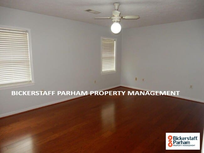 Building Photo - 4 Bedroom 2 Bath Located Off Of Double Chu...