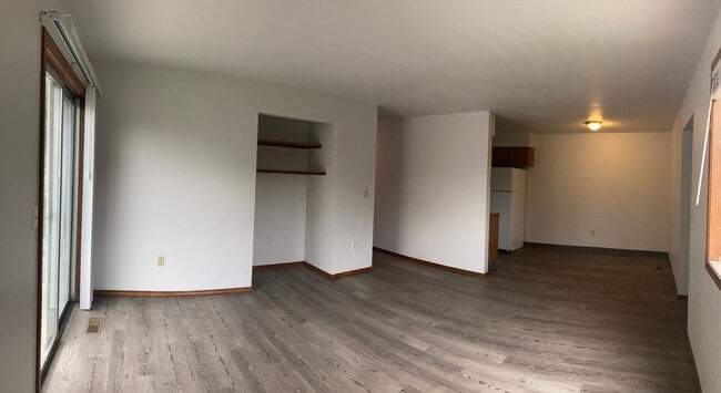 Building Photo - Duplex In Quiet Neighborhood