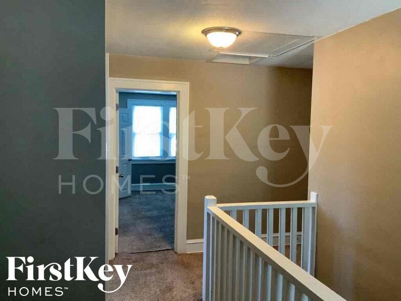 Building Photo - 600 Larkin Ave