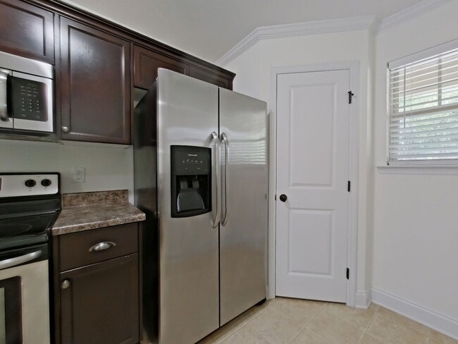 Building Photo - 528 Scenic Dr