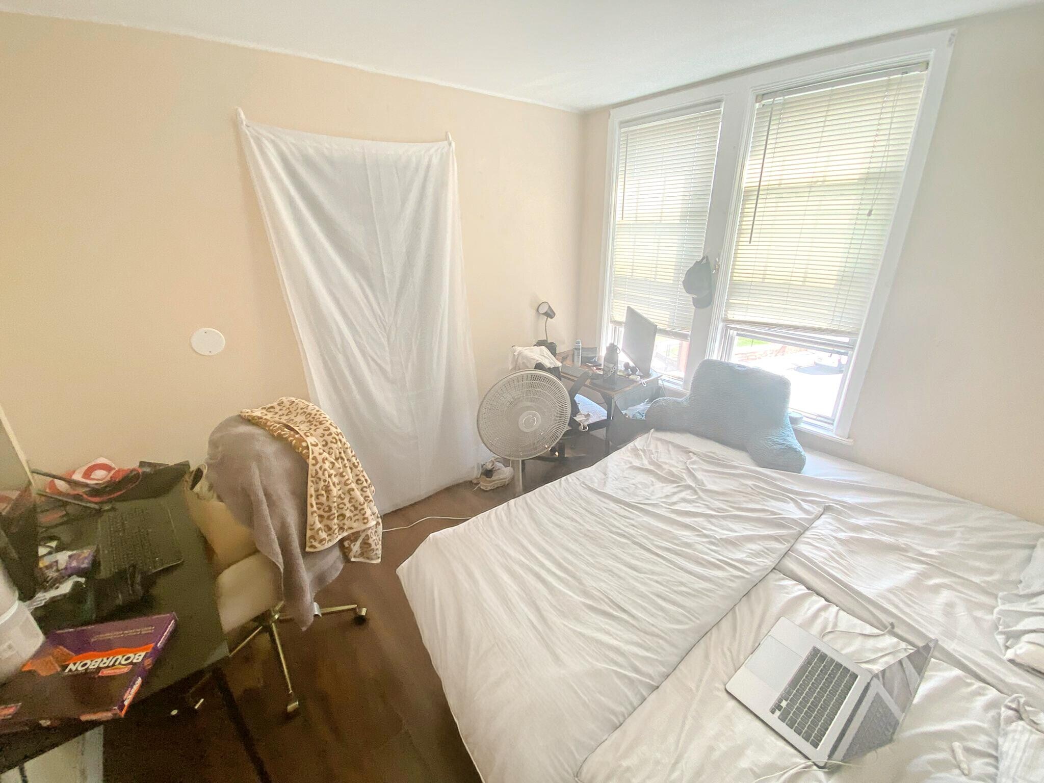 Building Photo - 738 Parker St