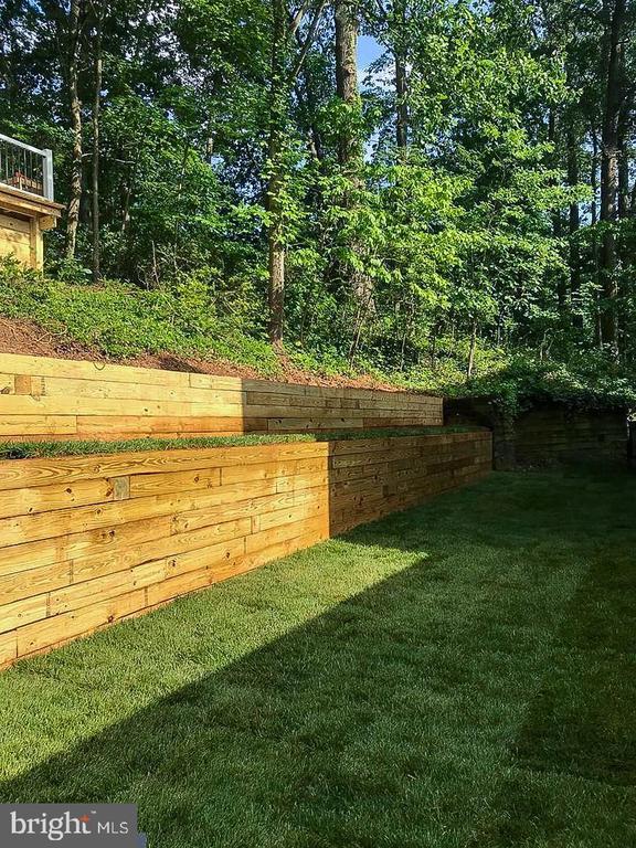 Building Photo - 2235 Abbotsford Dr