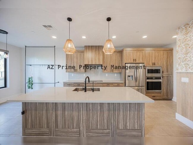 Building Photo - 142 E Hearne Way