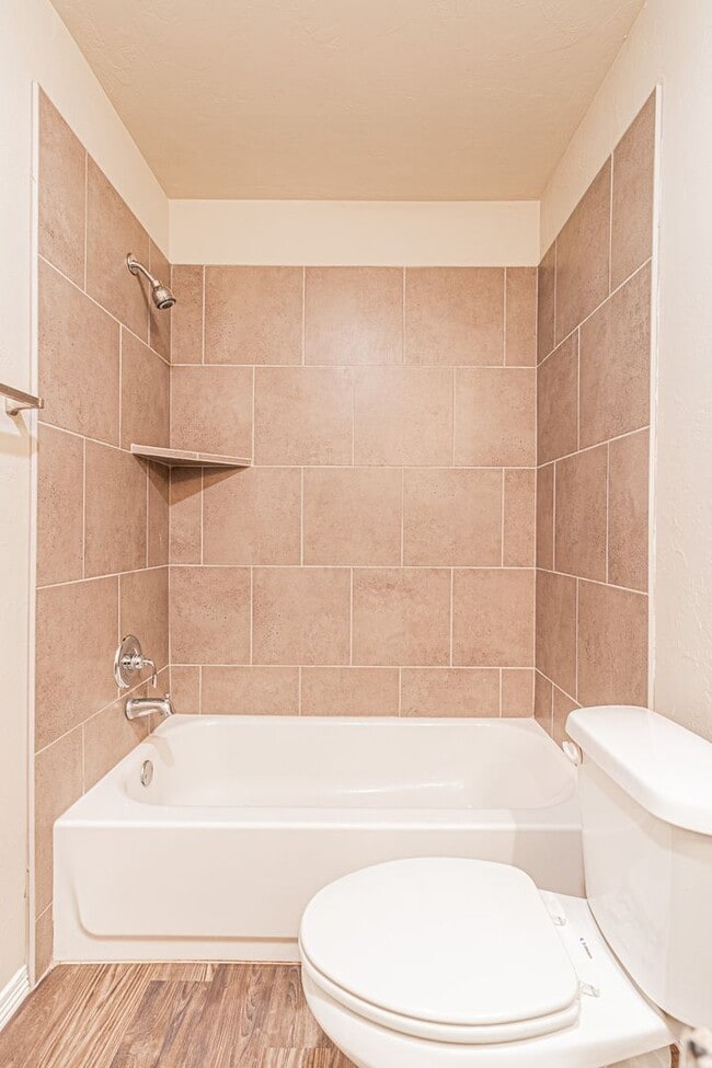 Building Photo - Buena Vida awaits for you!