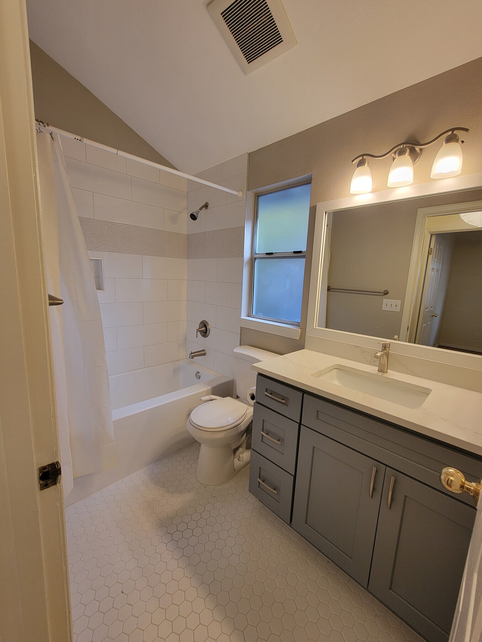 Building Photo - 9506 Sand Point Way NE