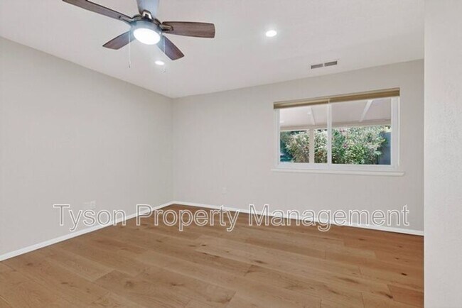 Building Photo - 8301 Cherry Hills Dr NE