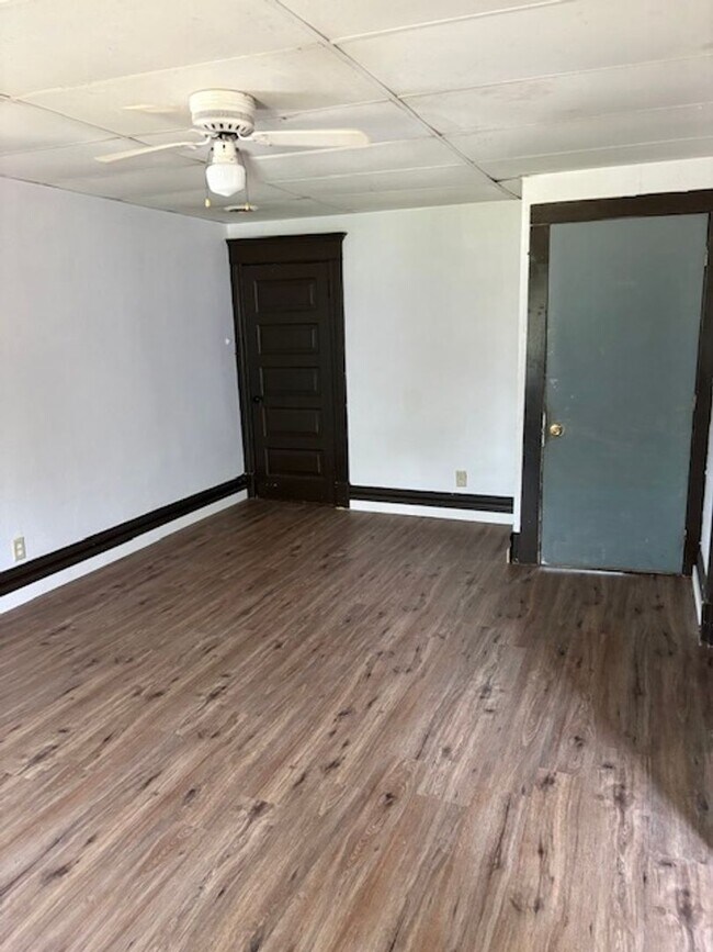 Building Photo - 302 Clay St