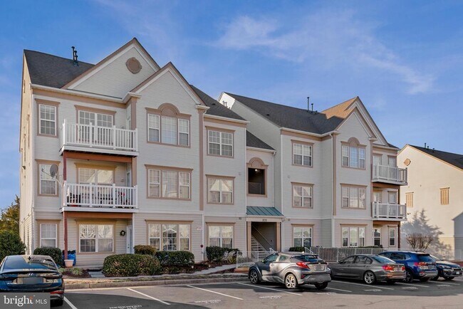 Building Photo - 21855 Locomotive Terrace