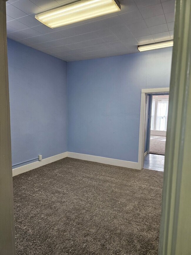 Building Photo - Charming 2-Bedroom Home Downtown - Availab...
