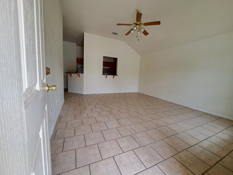 Building Photo - 4100 Cambridge Dr