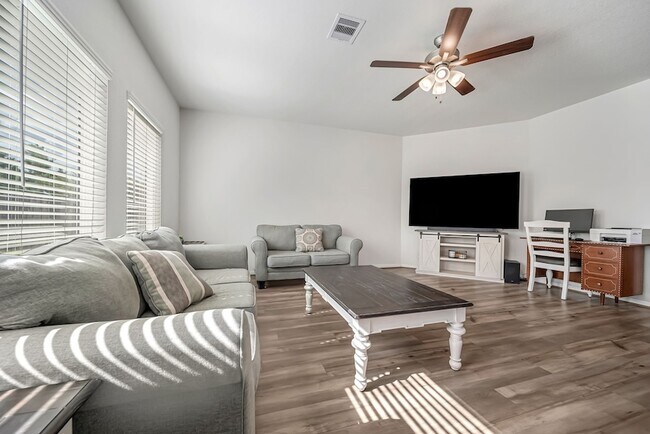 Building Photo - 15250 White Moss Dr