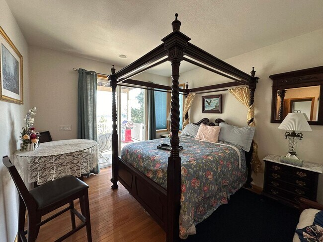 Building Photo - Fully Furnished Home in Chelan!  Reduced Price and Half off Deposit!