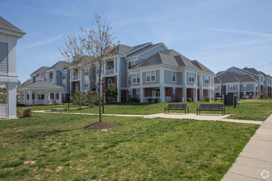 Building Photo - Gleneagles Apartments