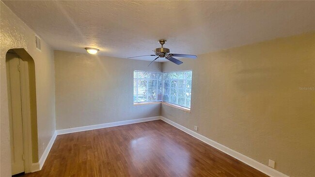 Building Photo - 520 11th Ave N