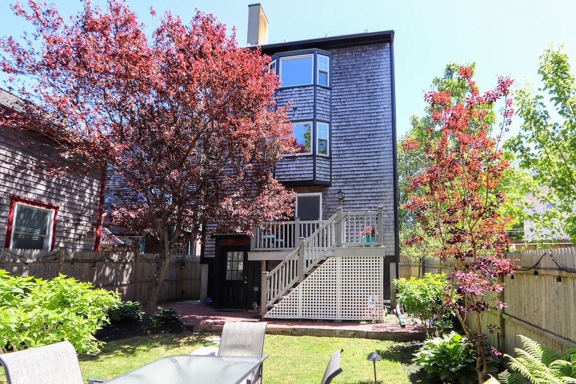 Building Photo - 491 Spring St