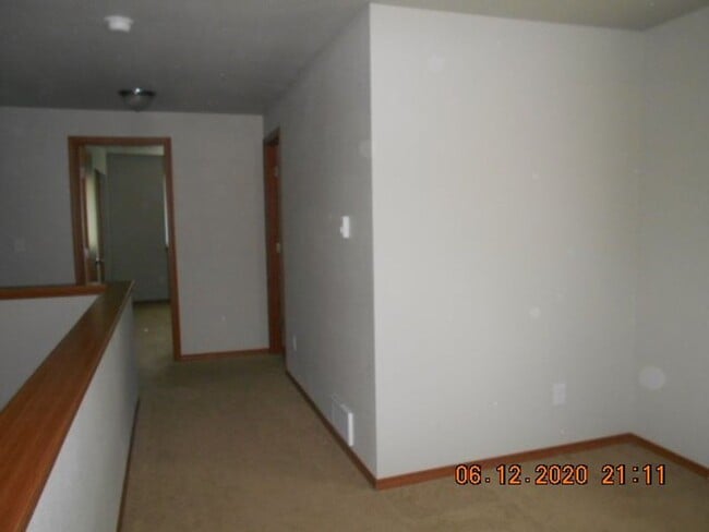 Building Photo - 3bd 2 1/2ba Home With garage