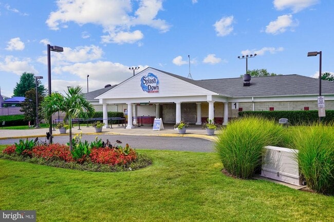 Building Photo - 14301 Grape Holly Grove