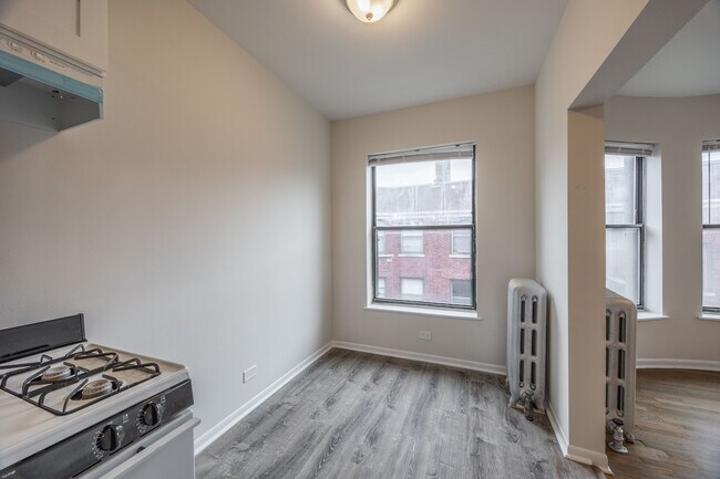 Building Photo - 7724 N Marshfield Ave