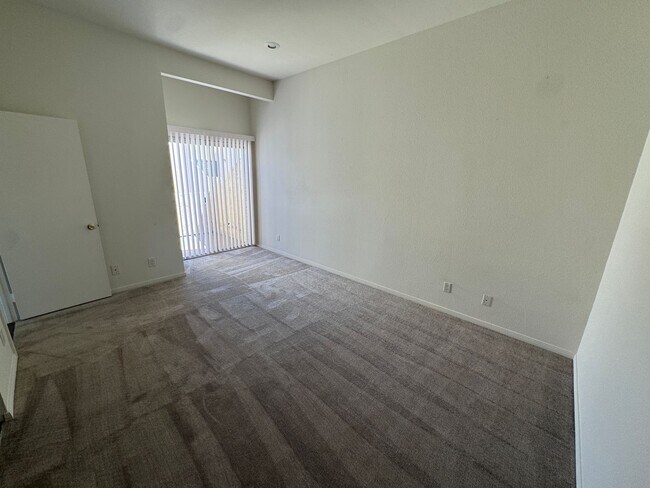 Building Photo - Spacious 2-Bedroom Townhome with Attached Garage and Washer/Dryer– El Cajon