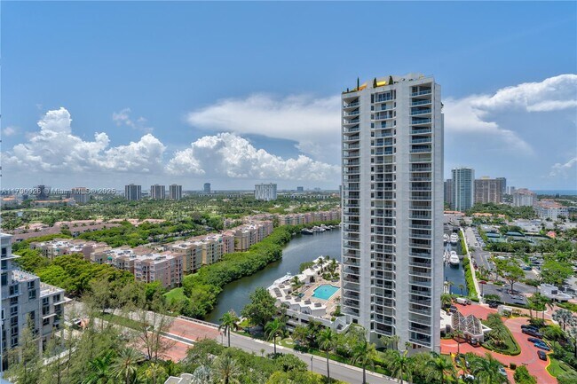 Building Photo - 19400 Turnberry Way
