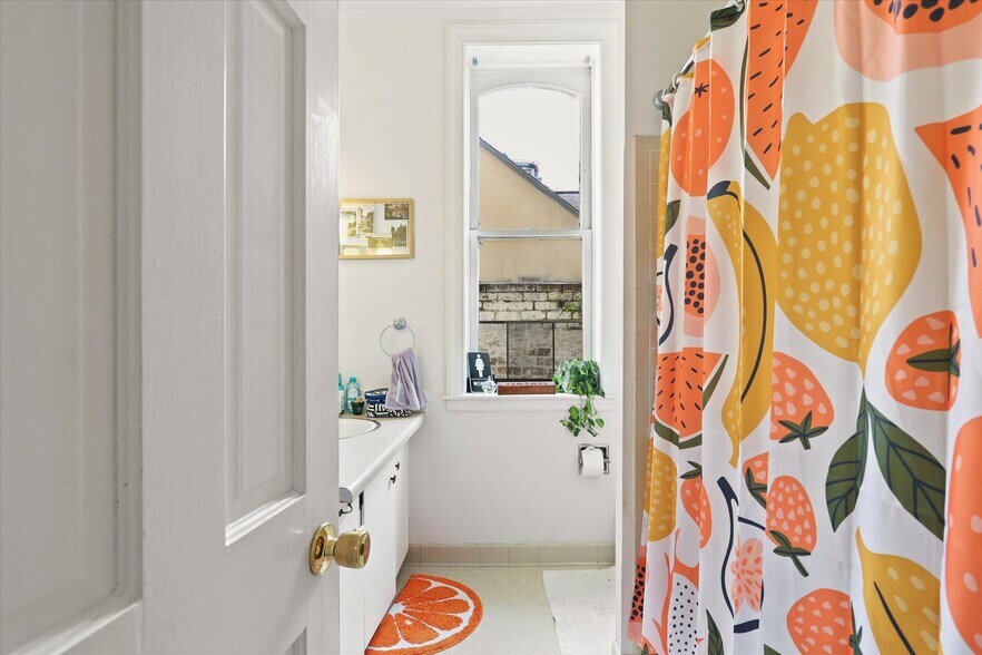 Building Photo - 305 E Liberty St