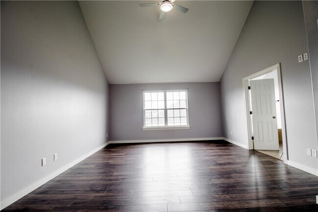 Building Photo - 520 Paint Ln