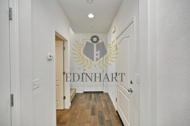 Building Photo - 3238 Lahar Ln