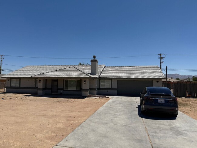 Building Photo - Charming 3-Bedroom Home with Spacious Yard