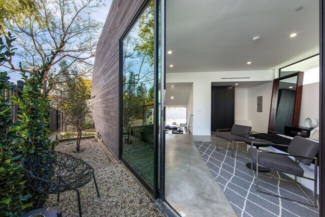 Building Photo - Architectural 1-Bed Designer Residence wit...