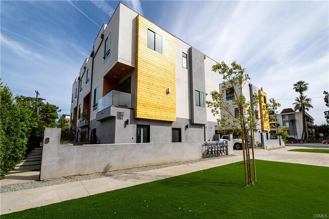 Building Photo - 11860 W Flower Ln