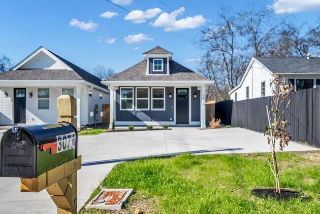 Primary Photo - 307 Kate St