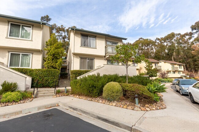 Building Photo - *** MUST SEE 2/2.5 TOWNHOME WITH TWO CAR G...