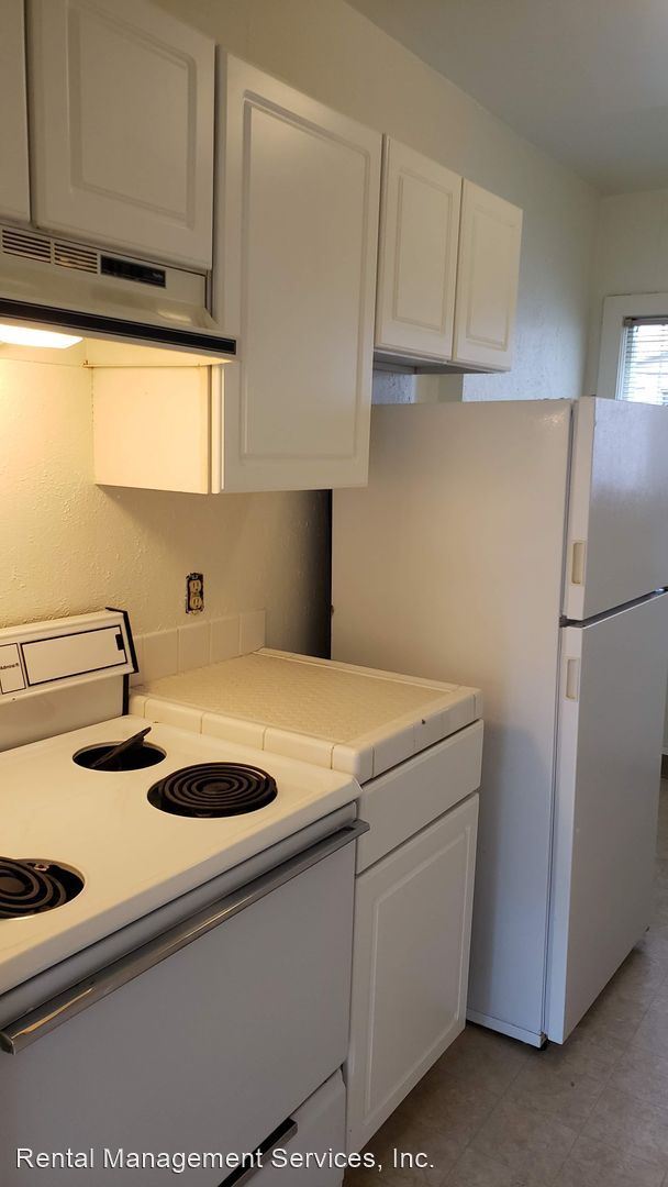 Building Photo - 3087 SE Ankeny St