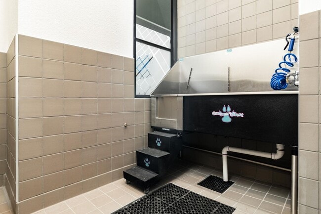 Building Photo - $0 DEPOSIT OPTION. GORGEOUS STUDIO IN 1616 SOUTH AT PLATT PARK