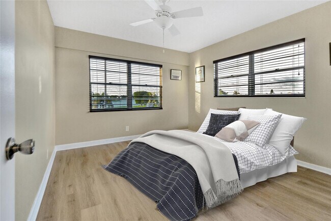 Building Photo - 33 Fanshaw A