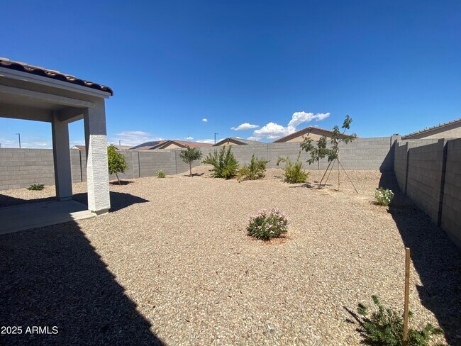 Building Photo - 24620 W Mohave St