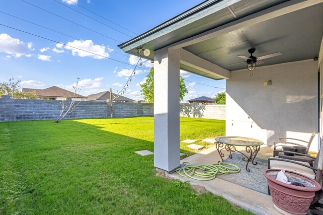 Building Photo - 514 Prado Dr