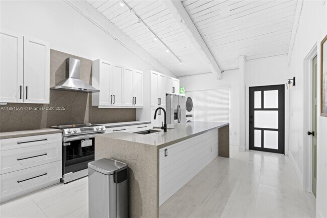 Building Photo - 10250 Oleander Ct