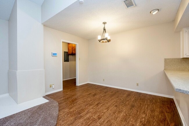 Building Photo - Immaculate 2 Bed, 2 Bath w/Loft Space!