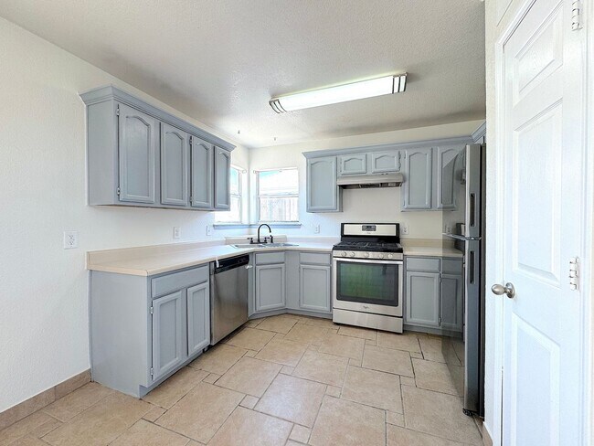 Building Photo - West El Paso 4 Bed/2Bath