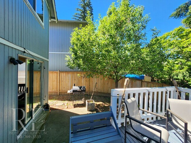 Building Photo - Inviting Vaulted 2-Story
