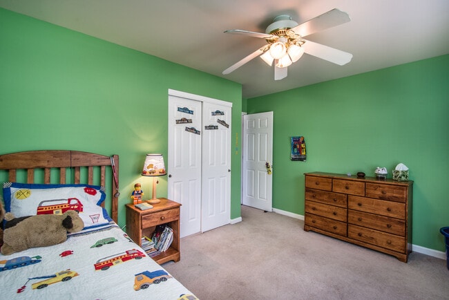 Building Photo - 1620 Dahlia Ct