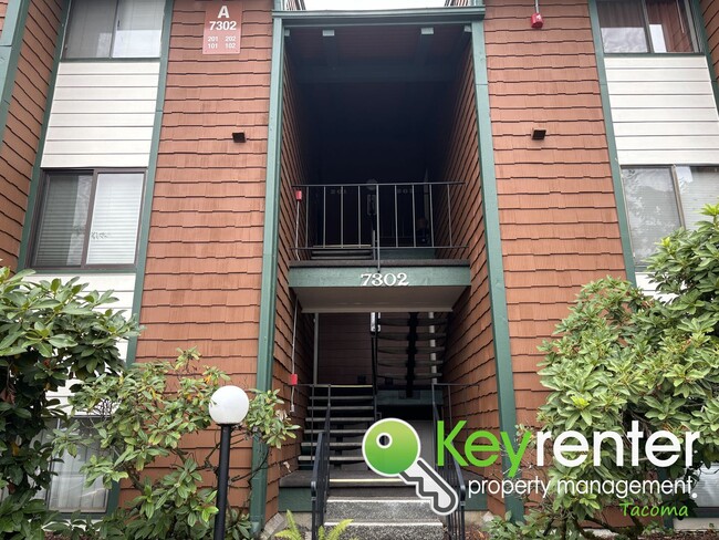 Building Photo - North End Gated Condo 2bed/2bath w/Garage ...