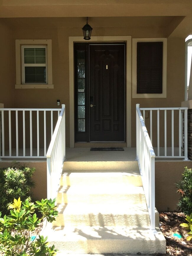 Building Photo - Stunning 4-Bed, 3-Bath Home with Screened-...